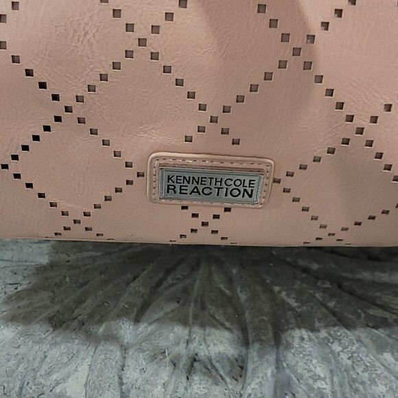 KENNETH COLE REACTION PURSE - Picture 2 of 6